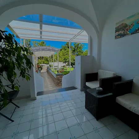 Capri Melody فندق مبيت وإفطار أناكابْري