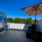 Capri Melody أناكابْري