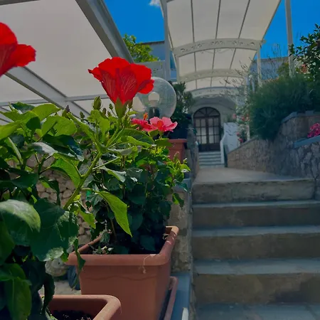 Capri Melody أناكابْري